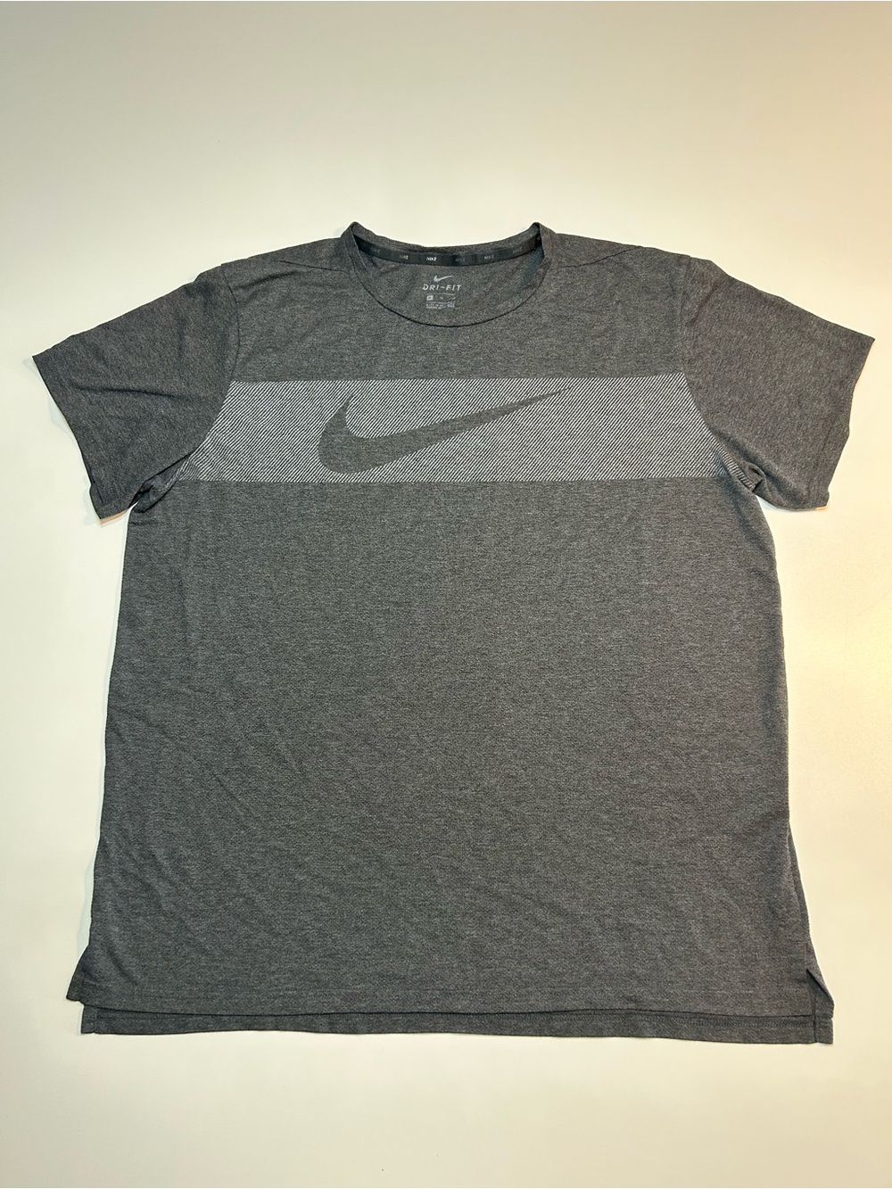 Nike Men's Dri-FIT Charcoal Gray Heather Swoosh Graphic Training Tee